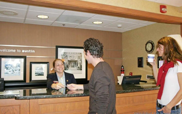 Hampton Inn & Suites Austin-Airport