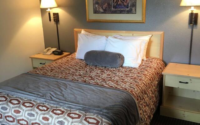 Moose Creek Lodge & Suites