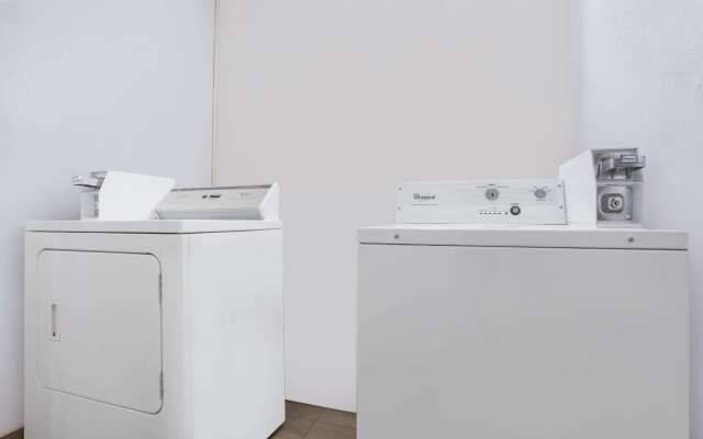 Super 8 by Wyndham Warner Robins