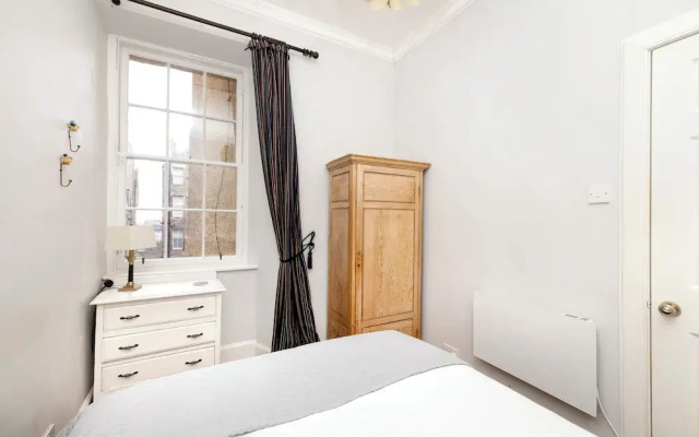 JOIVY Royal Mile Tower Apartment