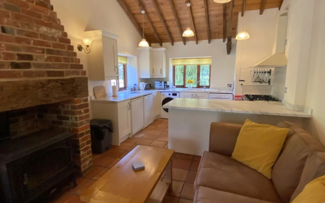 Brundish, Suffolk Barn, 2 Bed Idyllic 6 Acres