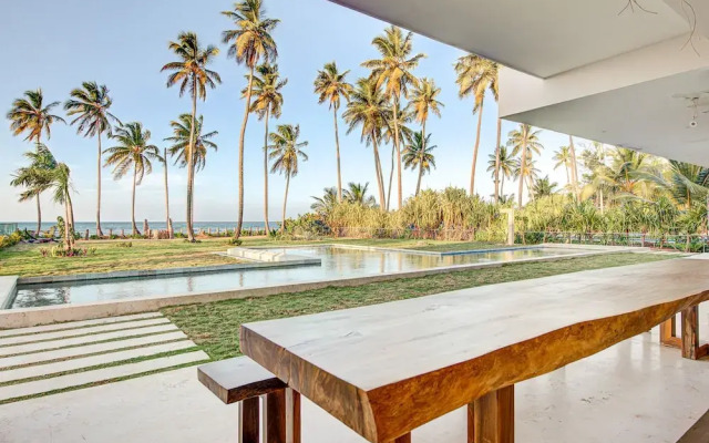 7-br Luxury Beachfront Paradise With Ocean Views