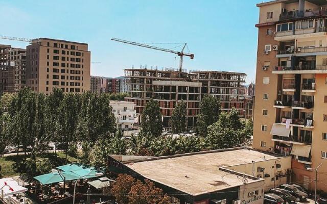 Cozy 1 Bedroom apartment near parks, cafes & restaurants