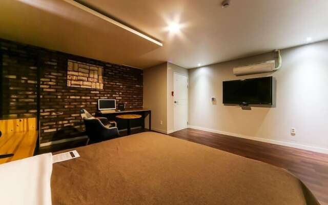 Hotel 385