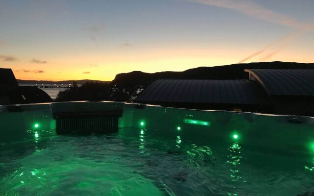 Stones Luxury B&B with hot tub and self-contained rooms