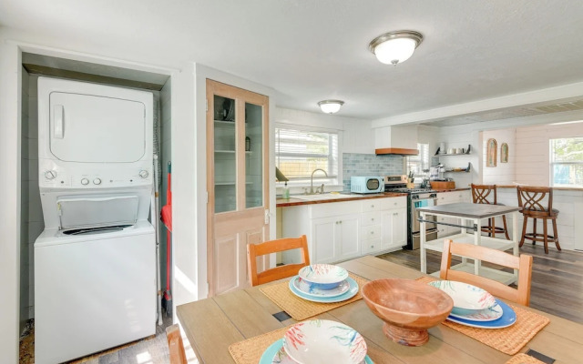 Galveston Vacation Rental: Deck & Central Location
