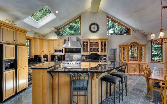 Tahoe Crestview Lodge - 5 Br Home