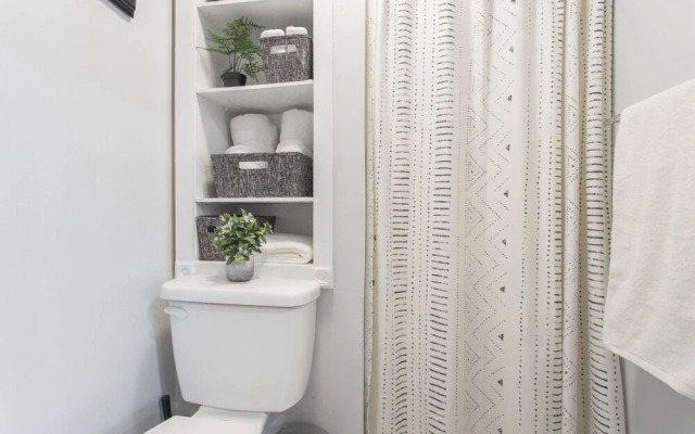 East Passyunk Trendy Apartment