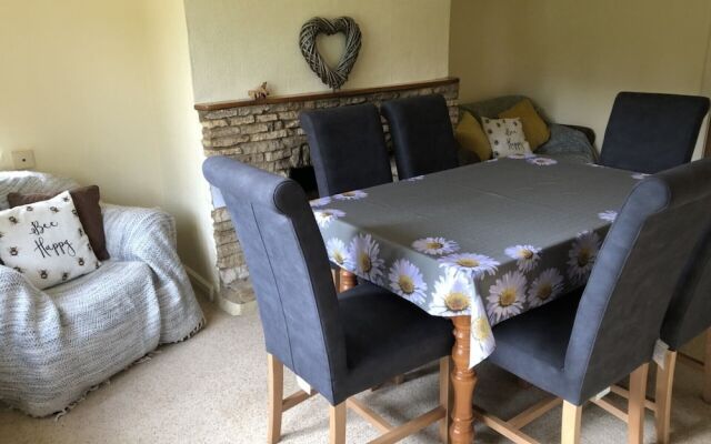 Beautiful 3 Bedroomed Cotswolds Farmhouse