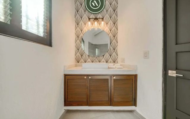 Oceanview 2 BR Unit- Steps Away From Beach - Pool