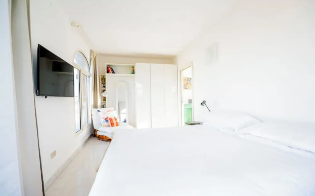 St. John Basilica Lovely Tower Apartment