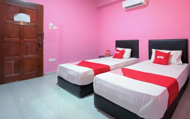 Super OYO 90039 Coop Hotel Kangar