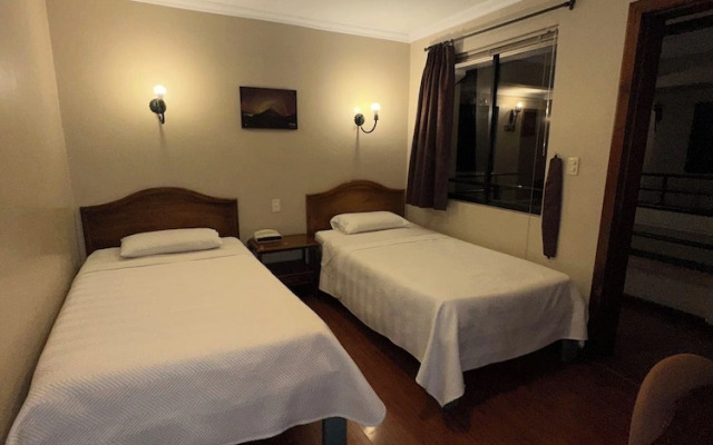 Hotel & Suites El Quijote