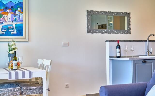 Luxury Seaside Apartment by Litto
