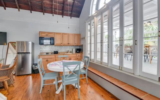 New Rose Retreat - Pool Parking