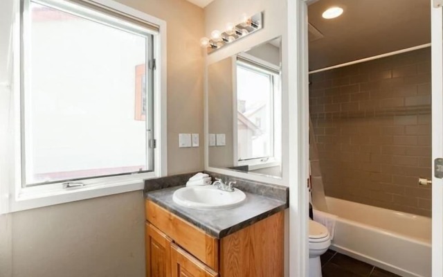 Breakaway West Convenient Condo Near Vail Village by RedAwning