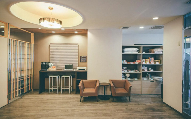 Hamilton Hotel Blue