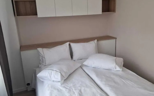 Yellow Apartment - Cismigiu Gardens