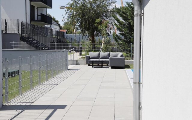 Balcony/pool/free parking garage Studio