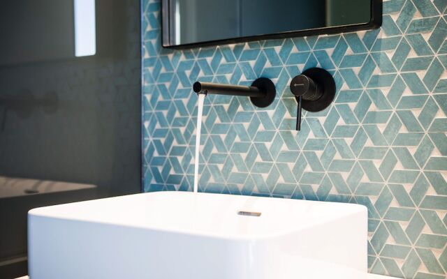 House 8 - Heart of Old Town w Parking