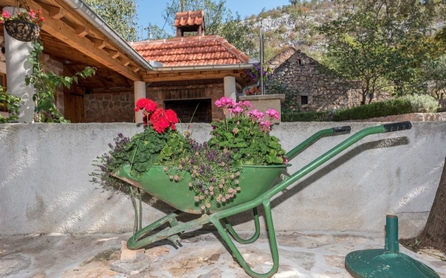 Holiday house Role - retro & afordable: Starigrad-Paklenica, Zadar riviera