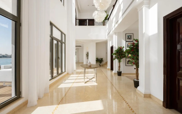 Villa on Beach w Private Pool The Palm Jumeirah