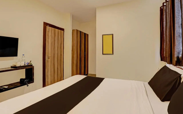 OYO 13869 Hotel Saharsh Grand