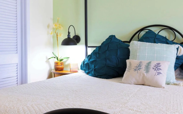 Mariposa Monarch Walk to River