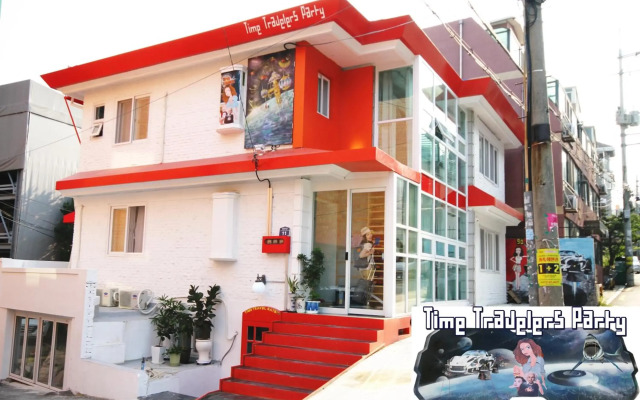 Time Travelers Party Hostel In Hongdae - Foreigners Only