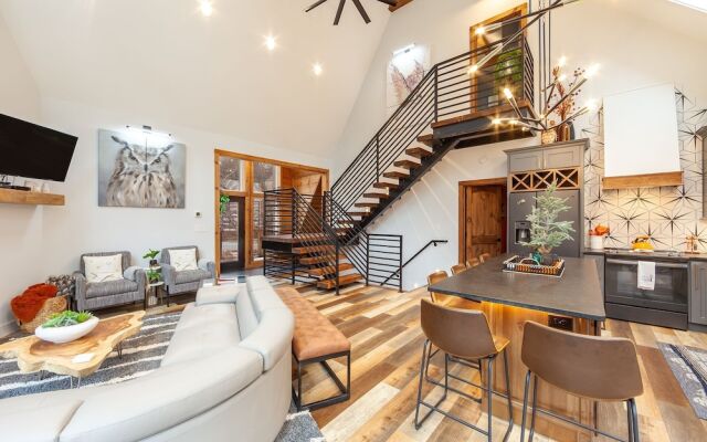 Night Owl 3 Bedroom Cabin by RedAwning