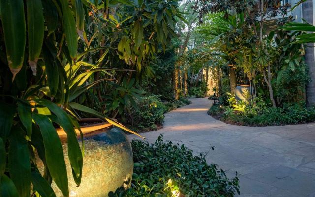 Sunset Marquis
