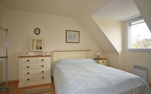 Classic Holiday Home in Riec-sur-bélon With Private Garden