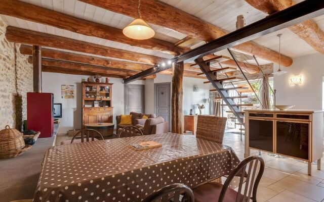 Charming Holiday Home in Saint-beauzire Near Forest