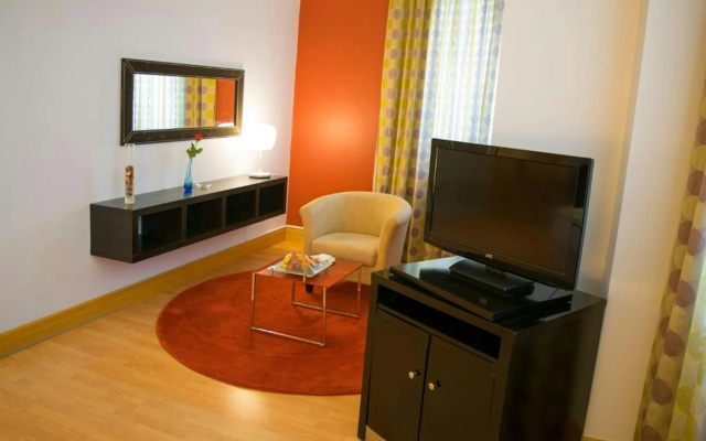 Corniche Hotel & Suites
