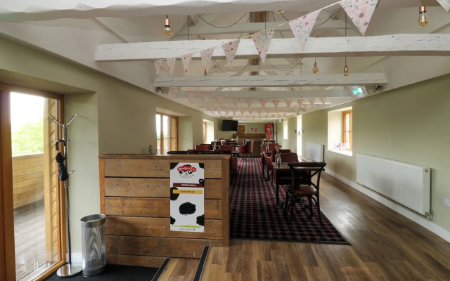 Harcombe House Bungalow 11