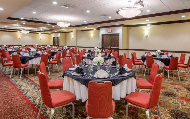 Crowne Plaza Anchorage Midtown by IHG