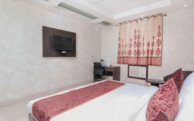 OYO 11532 Hotel SR Grand