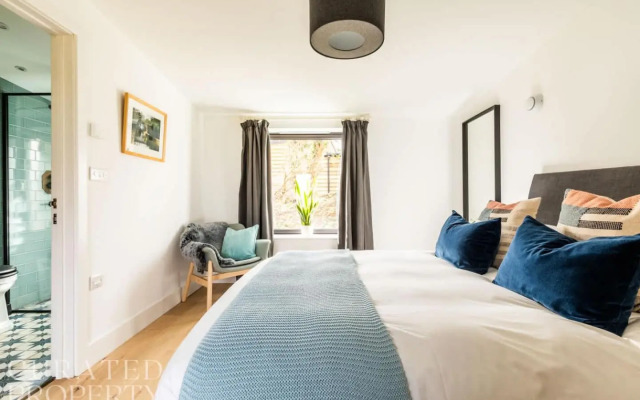 Stunning 5 Bedroom New Build With Amazing Views