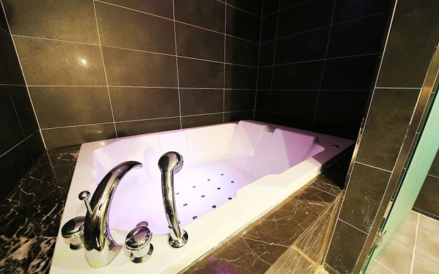 IMT 1 Hotel Wolgot