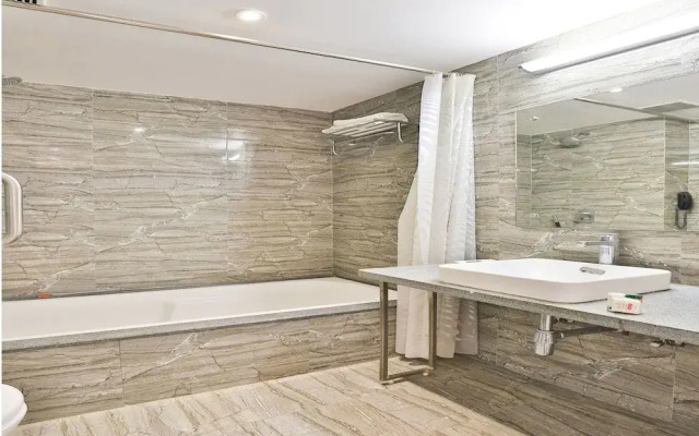 OYO 13479 Hotel Grand Nakshatra