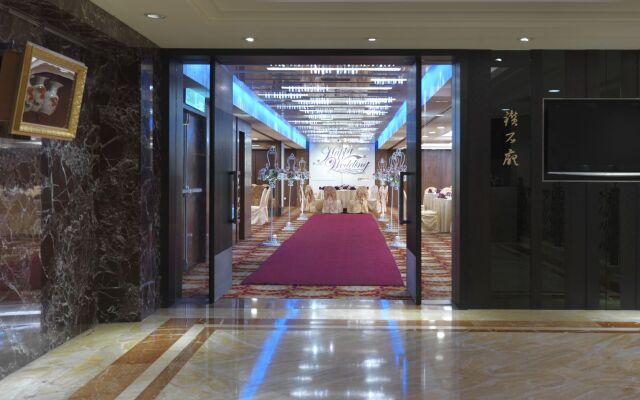Monarch Plaza Hotel