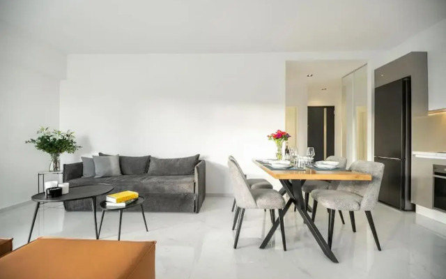 Maison Du Jardin 2-Bedroom Apartment Private Outdoor Jacuzzi