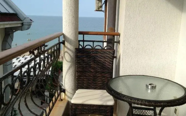 Argo Aparthotel