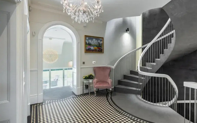 Dream House London With ac, Gym, hot Tub, Cinema