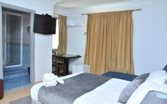 Hotel East West