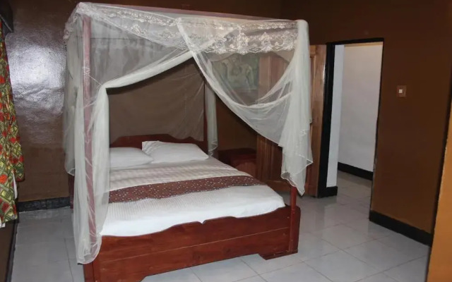Room in B&B - Amahoro Guest House - Queen Room
