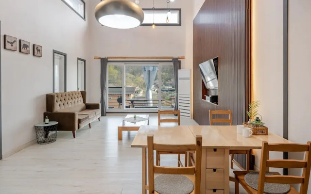 Yeonorang Park Pool Villa in Pohang