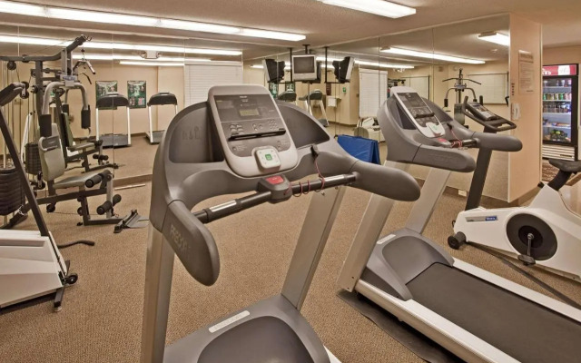 Candlewood Suites Kansas City-Overland Park