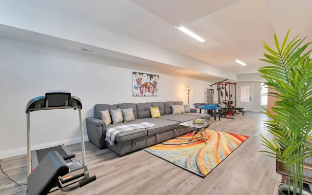 Marvelous New Townhomes for 16 guests