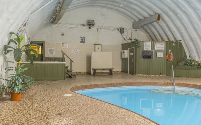 Jolly Roger Inn & Resort